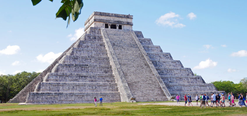 Bild på mayatemplet Chichen Itza