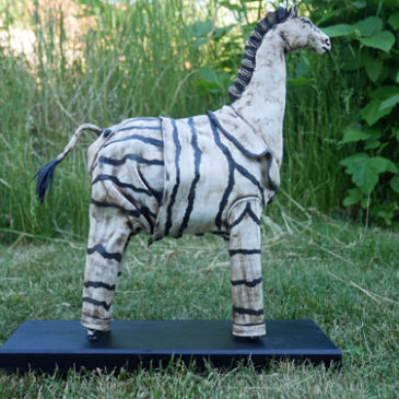 Hästskulptur zebra - med pyjamas