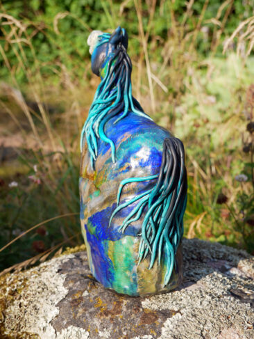 Hästskulptur i polymerlera
